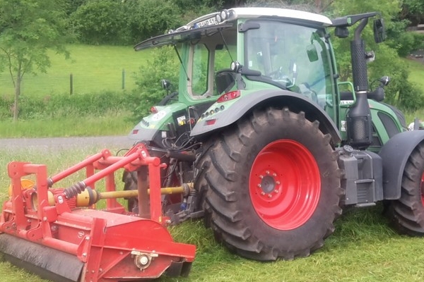 Fendt 516 mit Dücker Mulcher