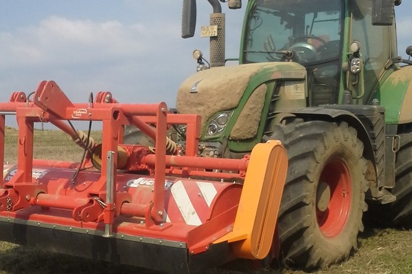 Fendt 722 mit Dücker Mulcher
