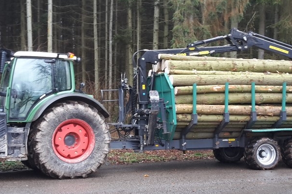 Fendt 722 mit Oehler Kranrückewagen (16 t)